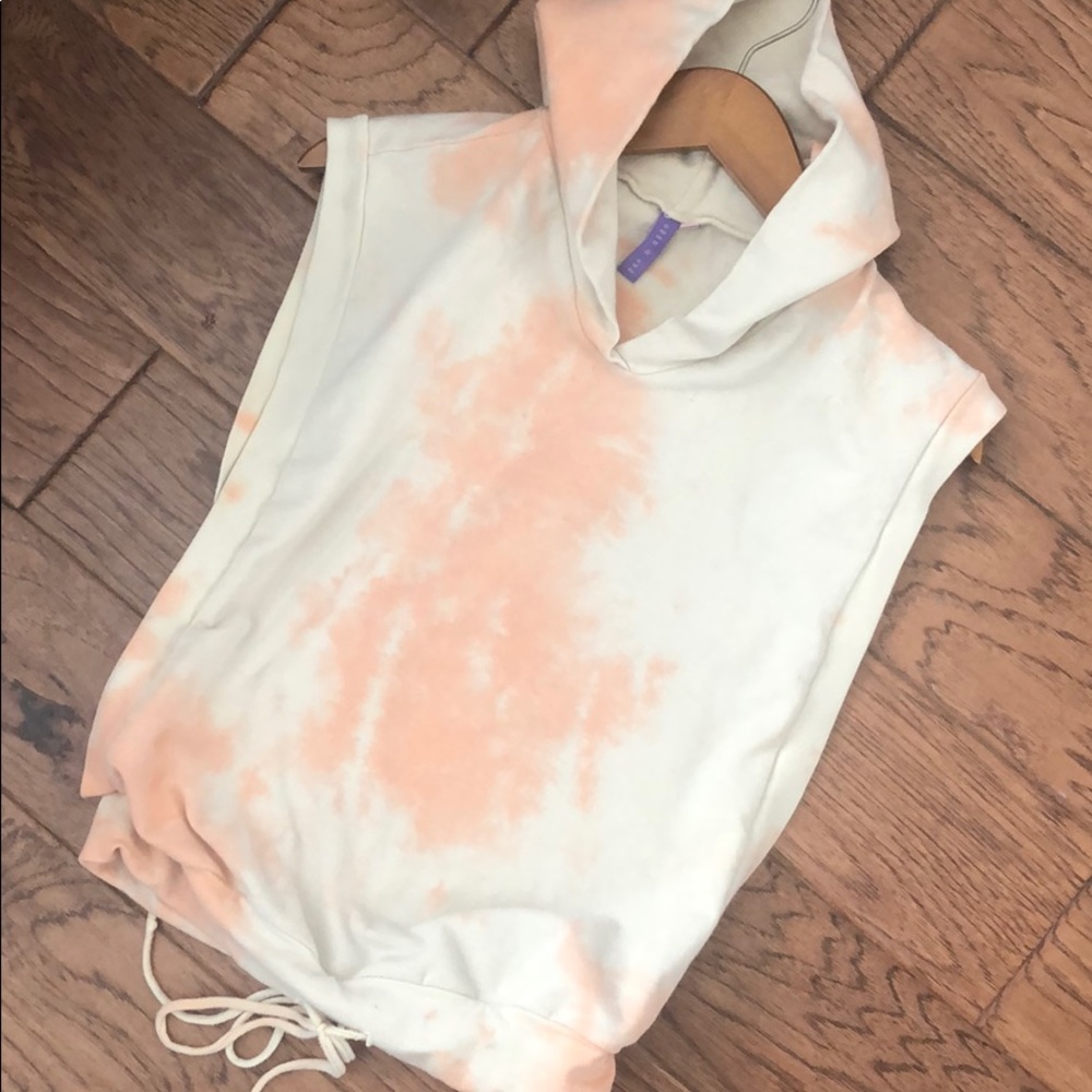 Emma & Sam sleeveless hoodie